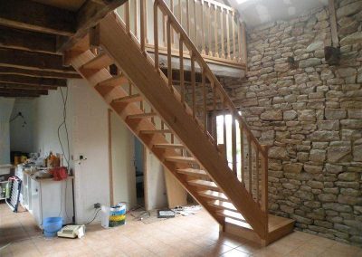 Rénovation-création-escalier-sur-mesure-menuiserie-traditionnelle-du-poher-à-Gourin-2-400x284