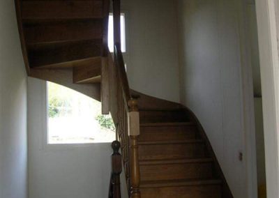 Rénovation-création-escalier-sur-mesure-menuiserie-traditionnelle-du-poher-à-Gourin-4-400x284
