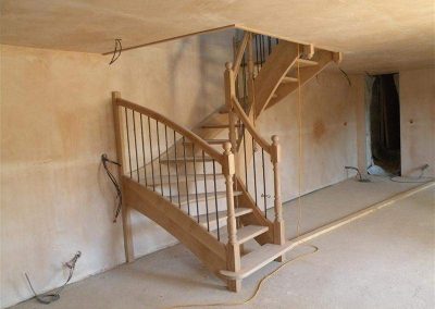 Rénovation-création-escalier-sur-mesure-menuiserie-traditionnelle-du-poher-à-Gourin-8-400x284